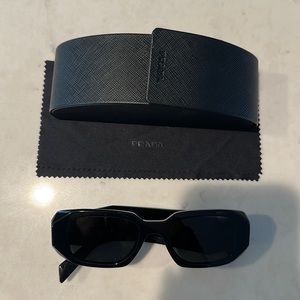 Prada PR 17WS Sunglasses Black - almost like new